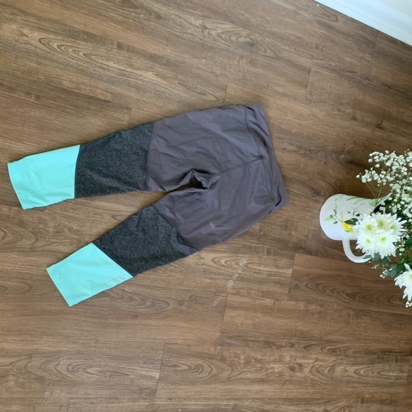 Blue and Gray Cropped Athletic Workout Leggings - Picture 2 of 2